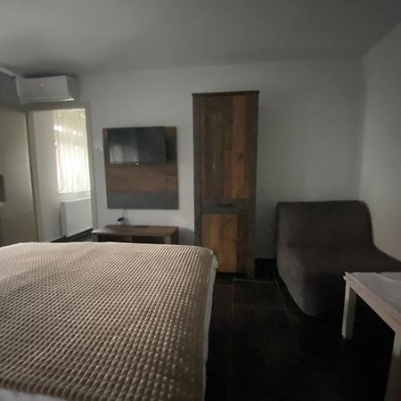 Senorita Apartment Miskolc Bagian luar foto