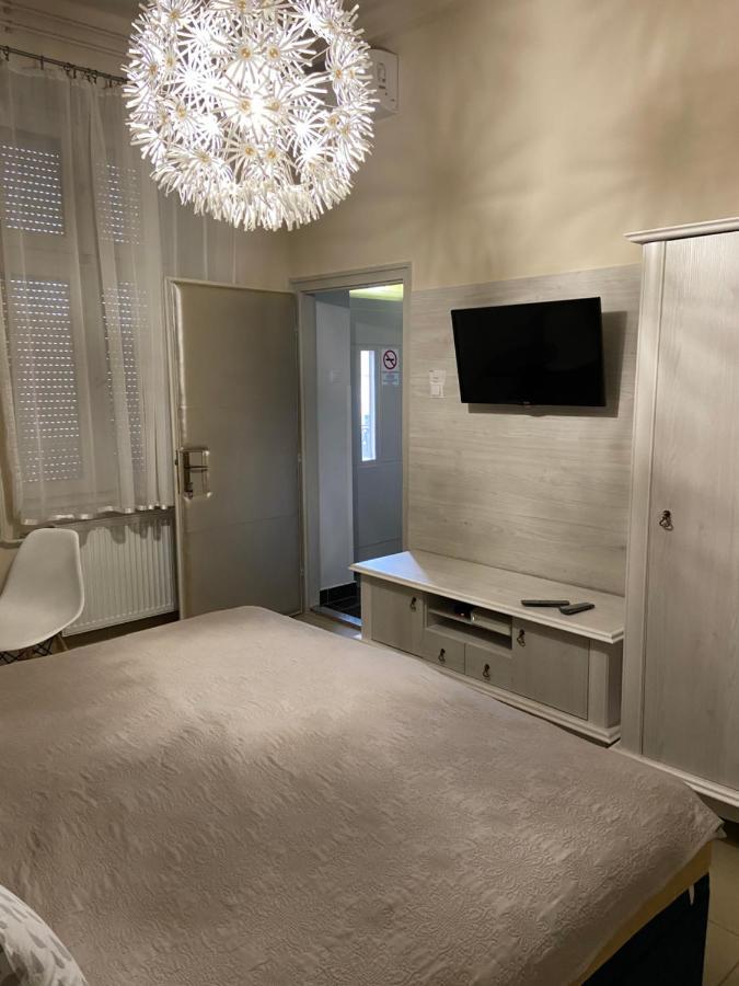 Senorita Apartment Miskolc Bagian luar foto
