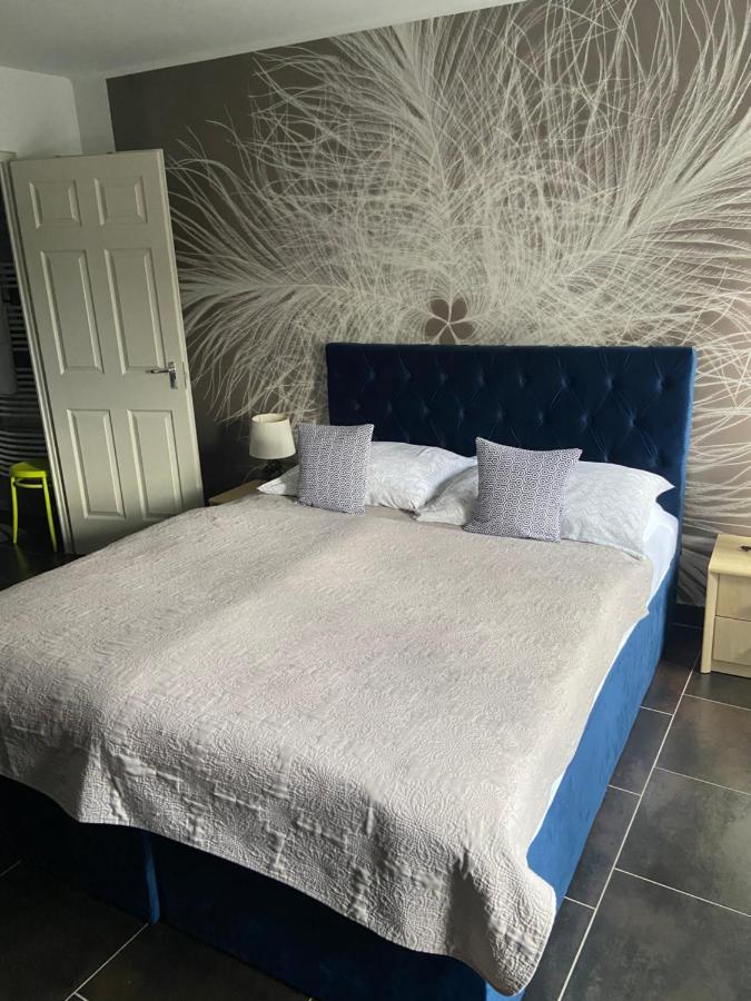 Senorita Apartment Miskolc Bagian luar foto