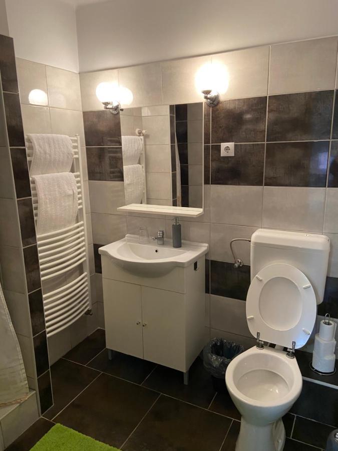 Senorita Apartment Miskolc Bagian luar foto
