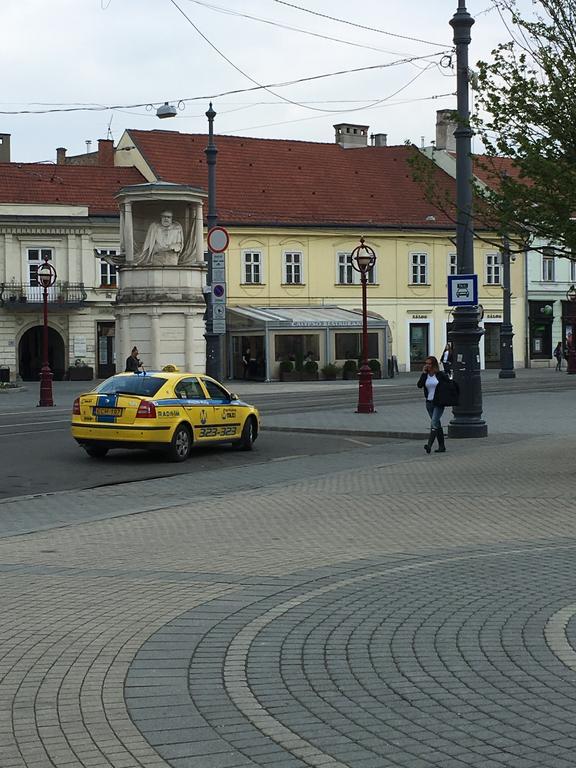 Senorita Apartment Miskolc Bagian luar foto